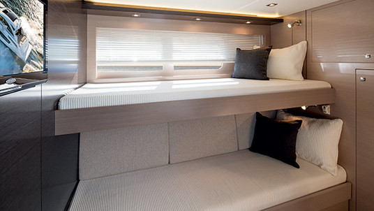 Cruisers Yachts 60 Cantius