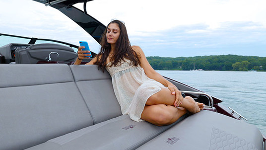 Cruisers Yachts 338 Bow Rider