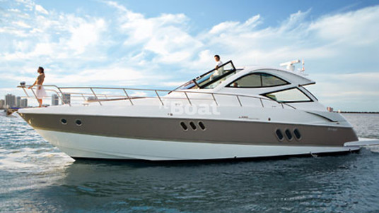 Cruisers Yachts 520 Sports Coupe