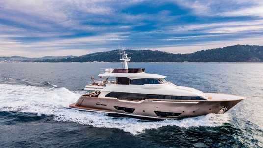 Custom Line Navetta 28