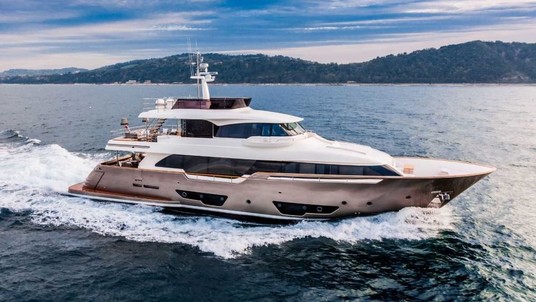 Custom Line Navetta 28