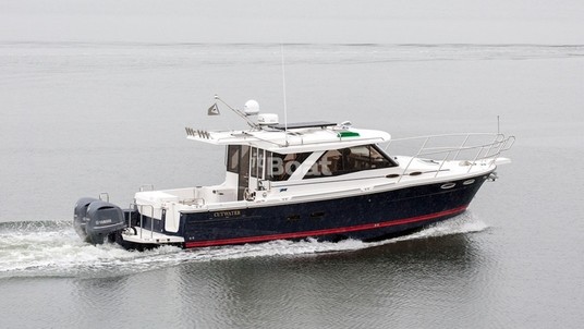 Cutwater C-302 Coupe