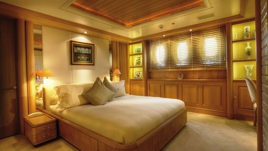 Amels T.J. Esperanza