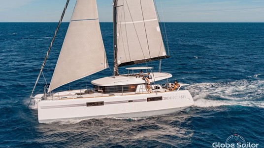 Lagoon 52 SporTop