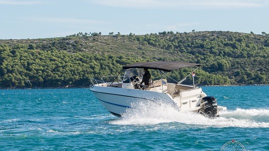 Quicksilver Activ 805 Open