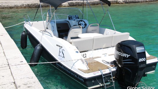 Quicksilver 675 Activ Sundeck