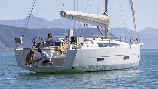 Dufour Grand Large 430