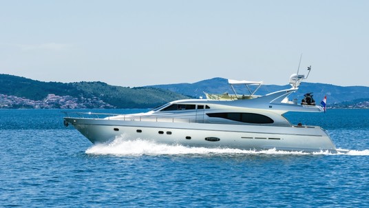 Ferretti 730