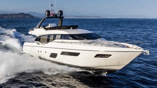 Ferretti 700