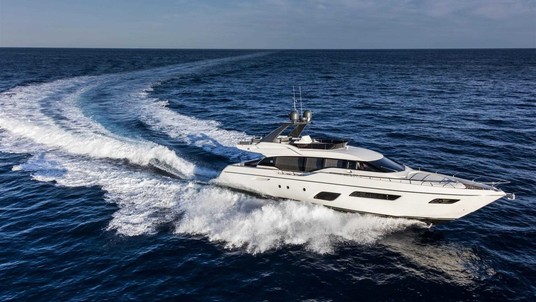Ferretti 700