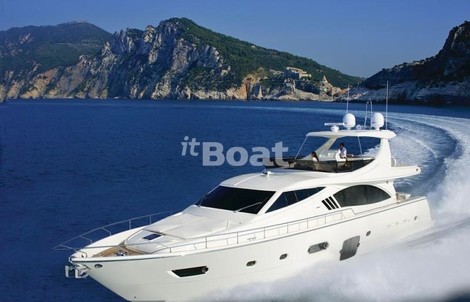 Ferretti 750