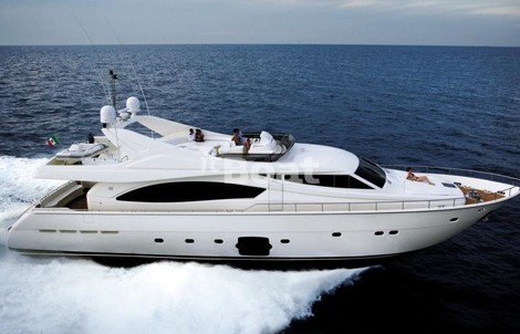 Ferretti 881