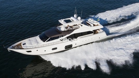 Ferretti 870
