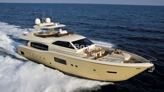 Ferretti Altura 840