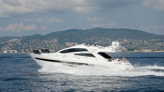 Galeon 700 Skydeck