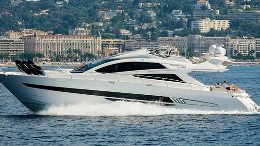 Galeon 700 Skydeck