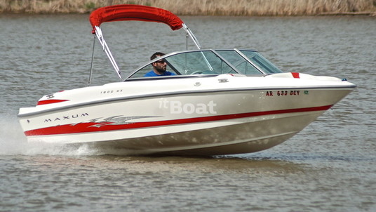 Maxum 1800 Cuddy Cabin