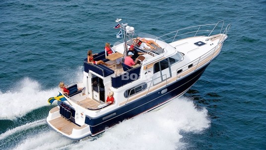 Nimbus 380 Commander