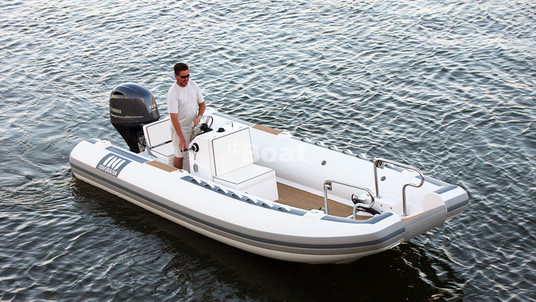 Novurania Catamaran 20