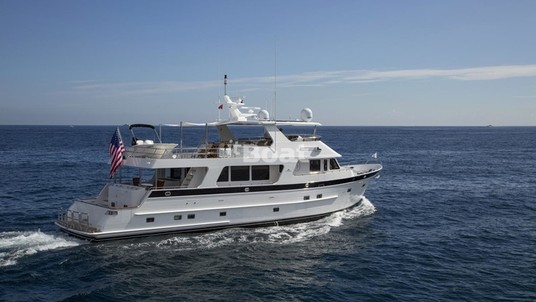 Outer Reef 820 Cockpit Motoryacht