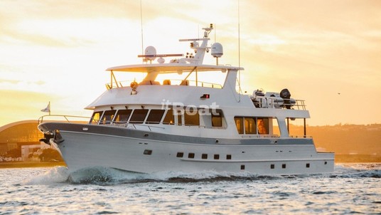 Outer Reef 880 Cockpit Motoryacht