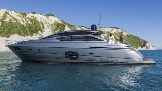 Pershing 62