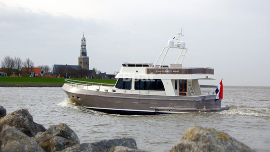 Privateer Flybridge 49