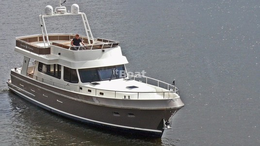 Privateer Flybridge 52