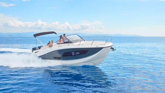 Quicksilver Activ 875 Sundeck