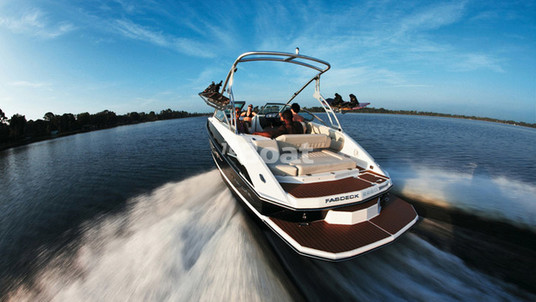 Regal 2220 Deck Boat