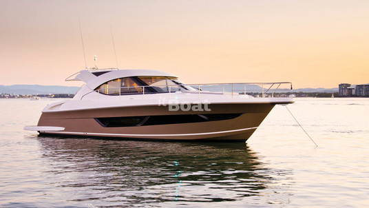 Riviera 4400 Sport Yacht