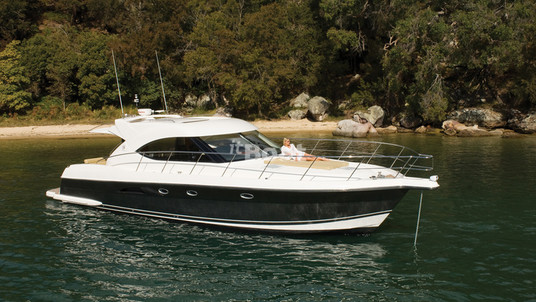 Riviera 5000 Sport Yacht