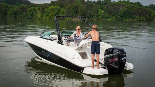 Sea Ray 240 Sundeck OB