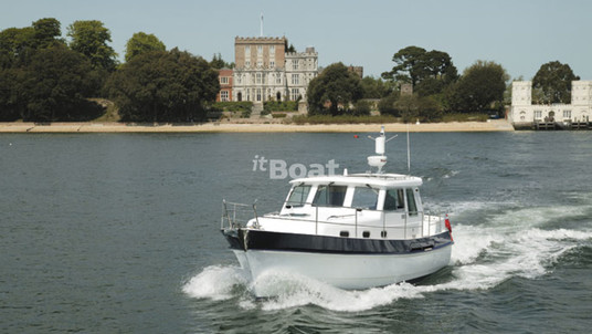 Hardy Marine 32 Commander