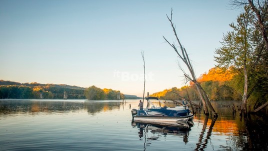 Larson 2400 Escape RT Twin FC