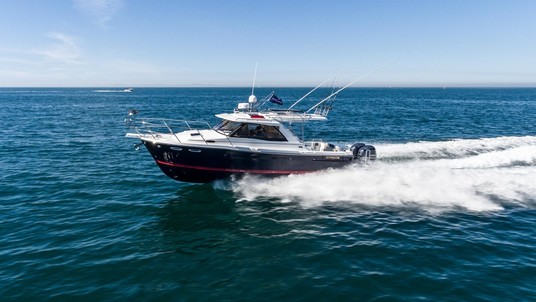 Fluid Motion Cutwater C-302 Sport Coupe