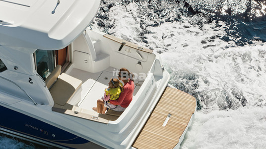 Beneteau Antares 8