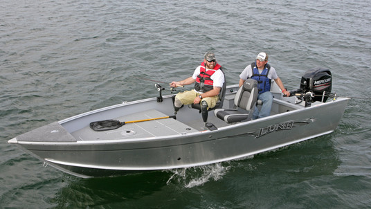 Lund Boats 1750 Outfitter Tiller