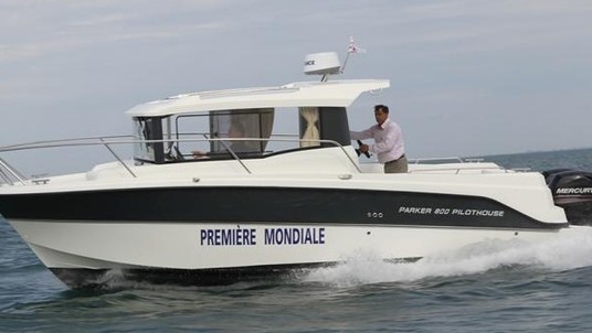 Parker 800 Pilothouse
