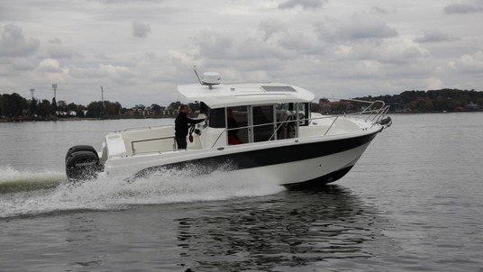 Parker 800 Pilothouse