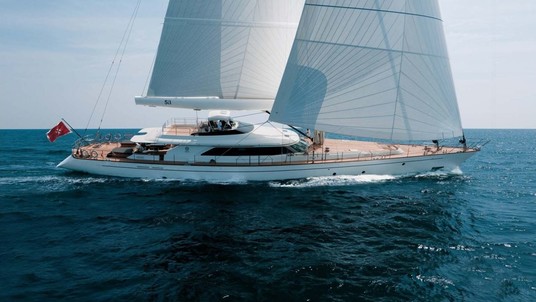Perini Navi Fivea