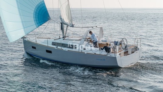 Beneteau Oceanis 38