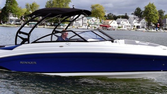 Rinker Q5 Sterndrive