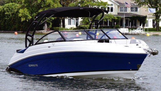 Rinker Q5 Sterndrive