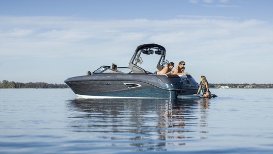 Sea Ray SLX-W 230