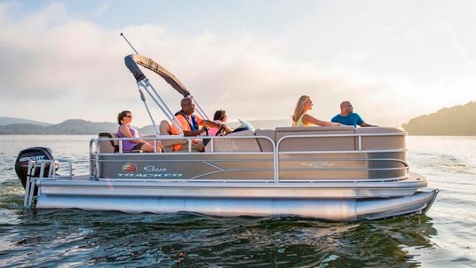 Sun Tracker Party Barge 20 DLX