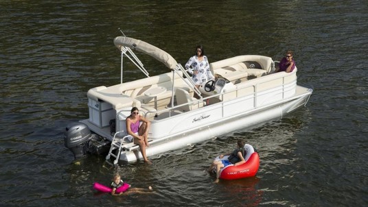 Sunchaser Boats Traverse 7518 Cruise