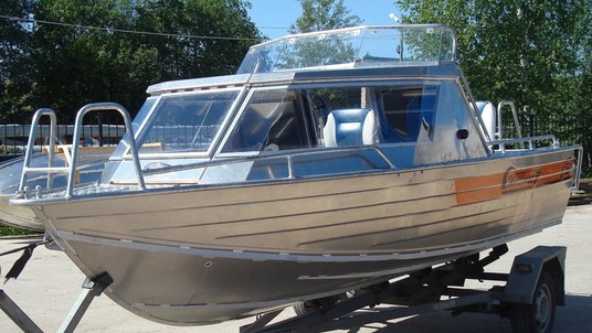 Wellboat 53 pilothouse