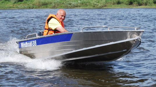 Windboat 38M
