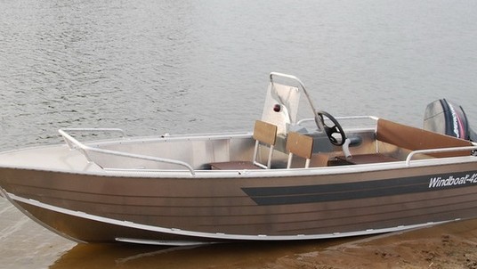 Windboat 42S